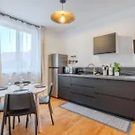 A Designed Especially For Groups * Vaires-sur-Marne