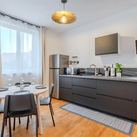 A Designed Especially For Groups * Vaires-sur-Marne